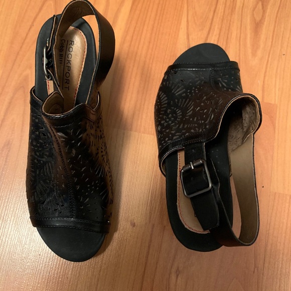 New Rockport Sandals - Picture 2 of 3